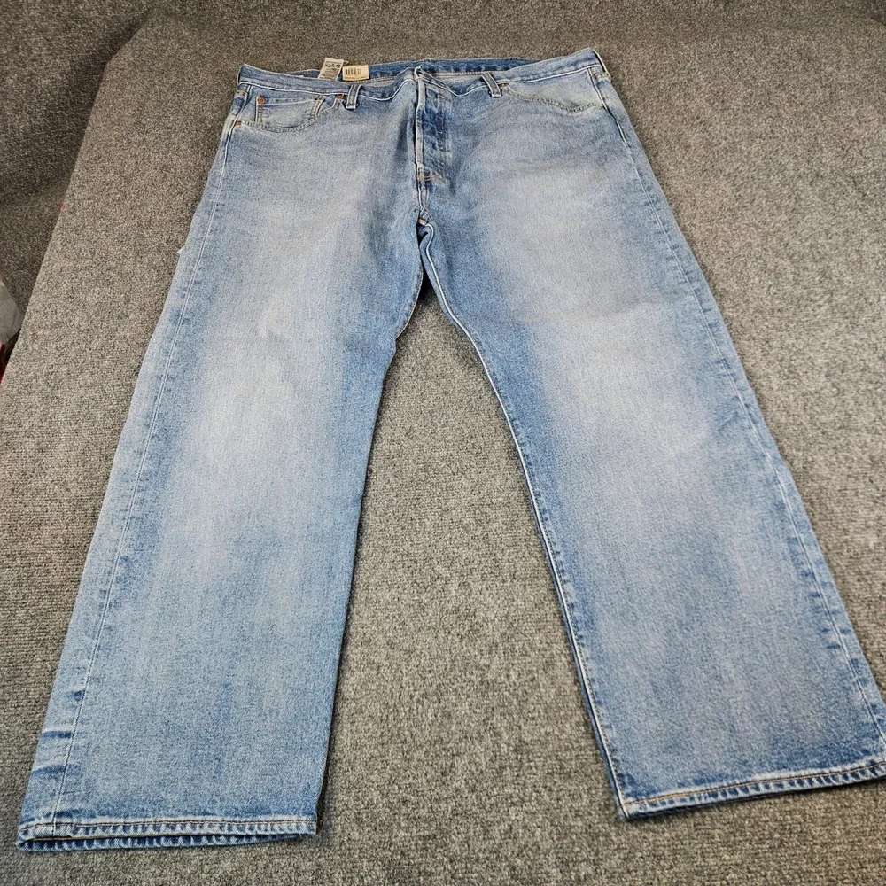 Levis 501 Original Fit Jeans Mens 44x30 Light Wash Blue Denim Button Fly Stretch